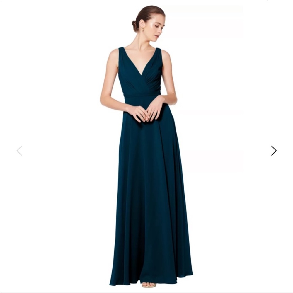 V-neck long navy gown sleeveless 12/14